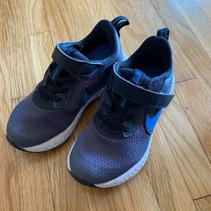 Nike Revolution toddler 10.5